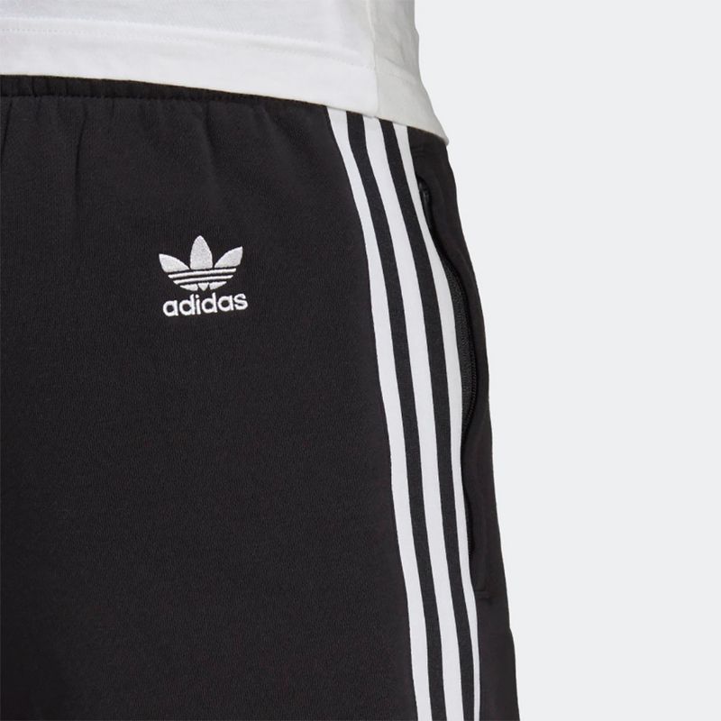 shorts-adidas-adicolor-3d-3-stripes-preto-detalhe