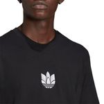 camiseta-adidas-adicolor-3d-trefoil-preto-detalhe